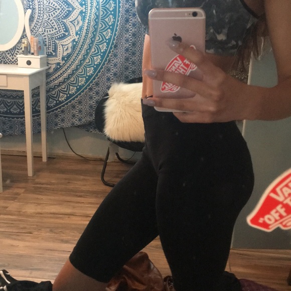 High Waisted Black short leggings - Picture 2 of 3